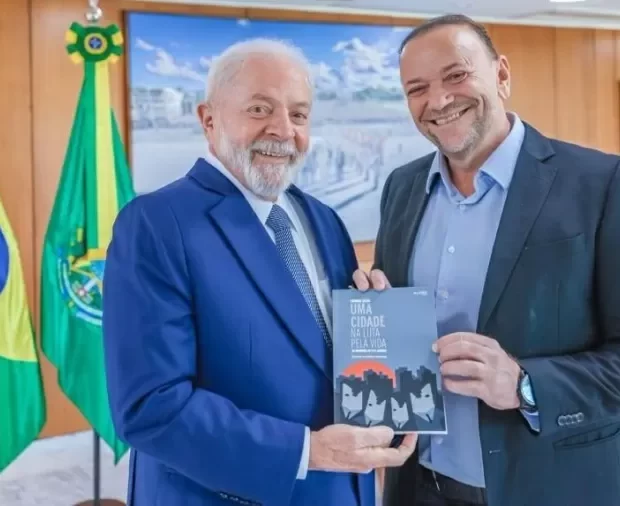 lula a esquerda e o prefeito de araraquara edinho silva pt sp no palacio do planalto 1724180541070 v2 900x506.jpg
