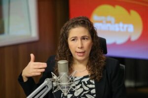 ministra da gestão e da inovação em serviços públicos esther dweck.