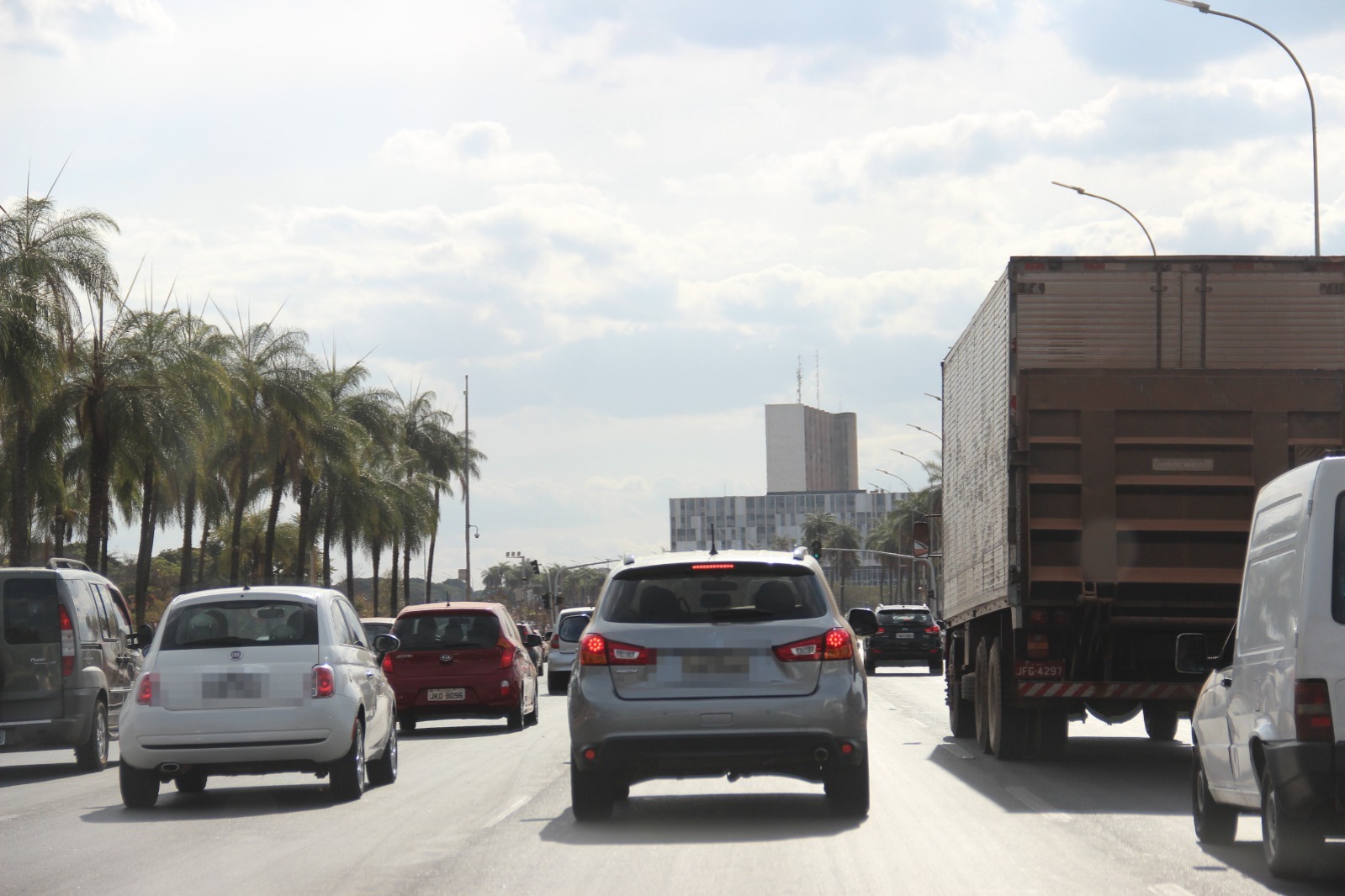 tráfego em via urbana transito