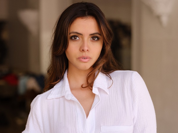 Atriz e produtora representa nova geração latino-americana com formação de peso, presença internacional e olhar afiado para o cinema de gênero