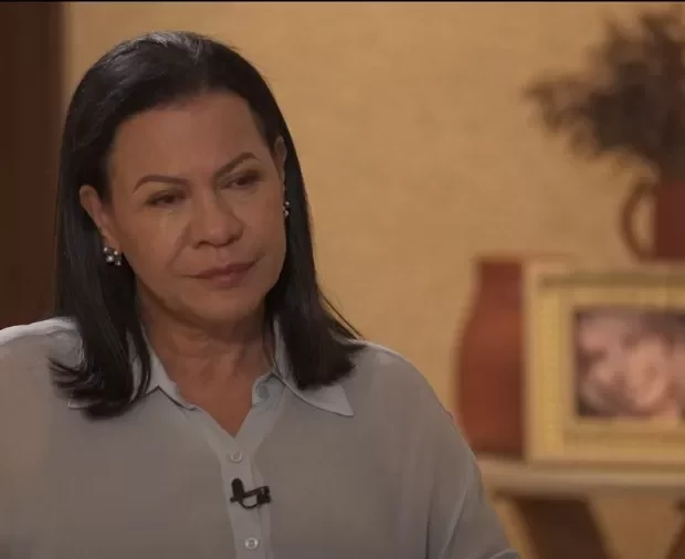 Famílias das vítimas pedem nova divisão do dinheiro e mãe da cantora rebate acusações emocionada no Fantástico!
