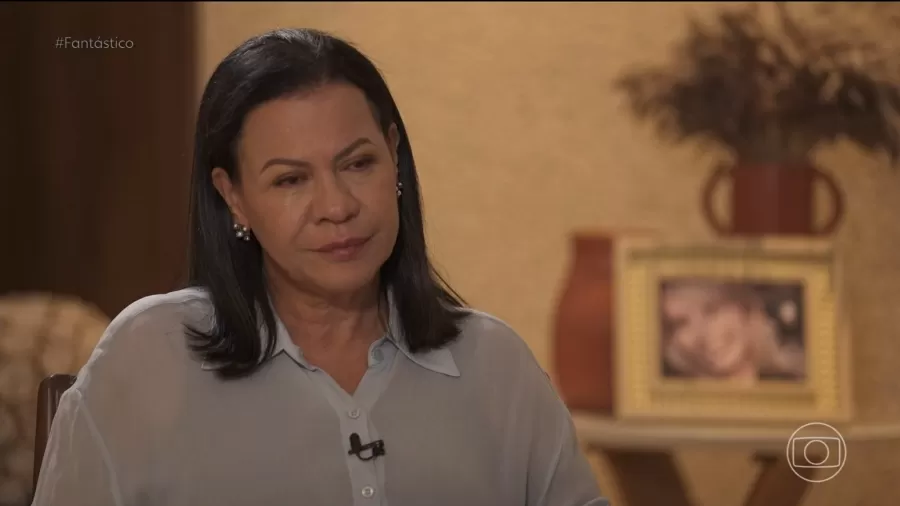 Famílias das vítimas pedem nova divisão do dinheiro e mãe da cantora rebate acusações emocionada no Fantástico!