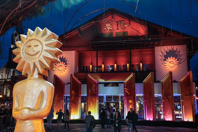 Prepare o look de gala, meu amor! O red carpet de Gramado vai ferver com estrelas, troféus e uma estreia de arrepiar da HBO!