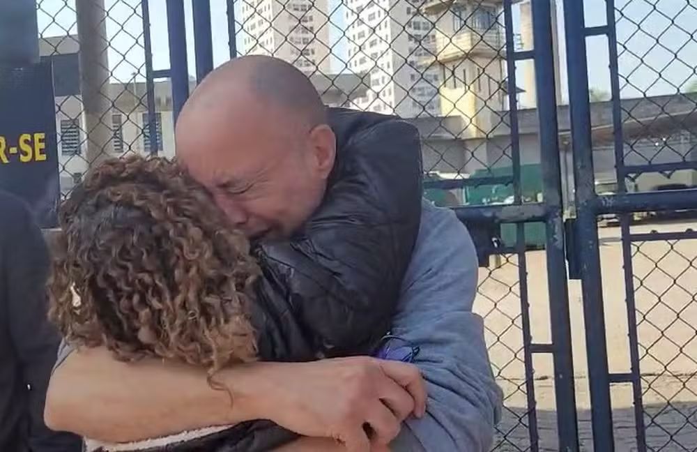 Uma prisão absurda por causa de uma letra errada revela o pesadelo vivido por um homem inocente em São Paulo.