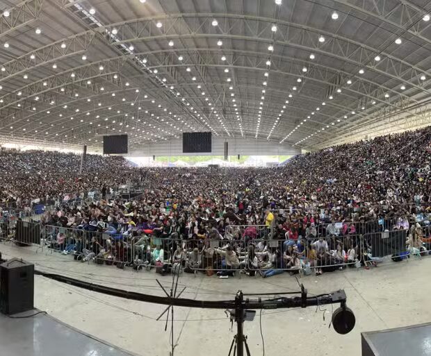 O acampamento católico reúne jovens de todo o país em cinco dias de oração, pregações e shows; presença de Frei Gilson foi um dos momentos mais esperados.