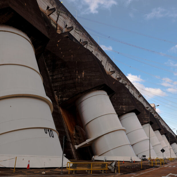 usina hidrelétrica itaipu binacional.
