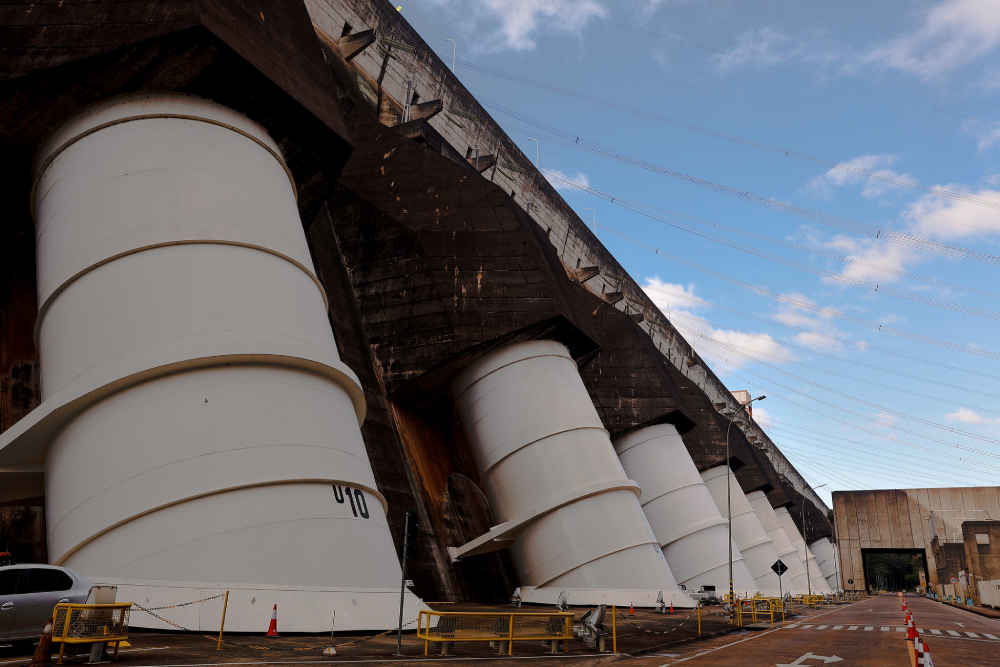 usina hidrelétrica itaipu binacional.