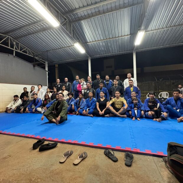 aulas de jiu jitsu e boxe para a comunidade