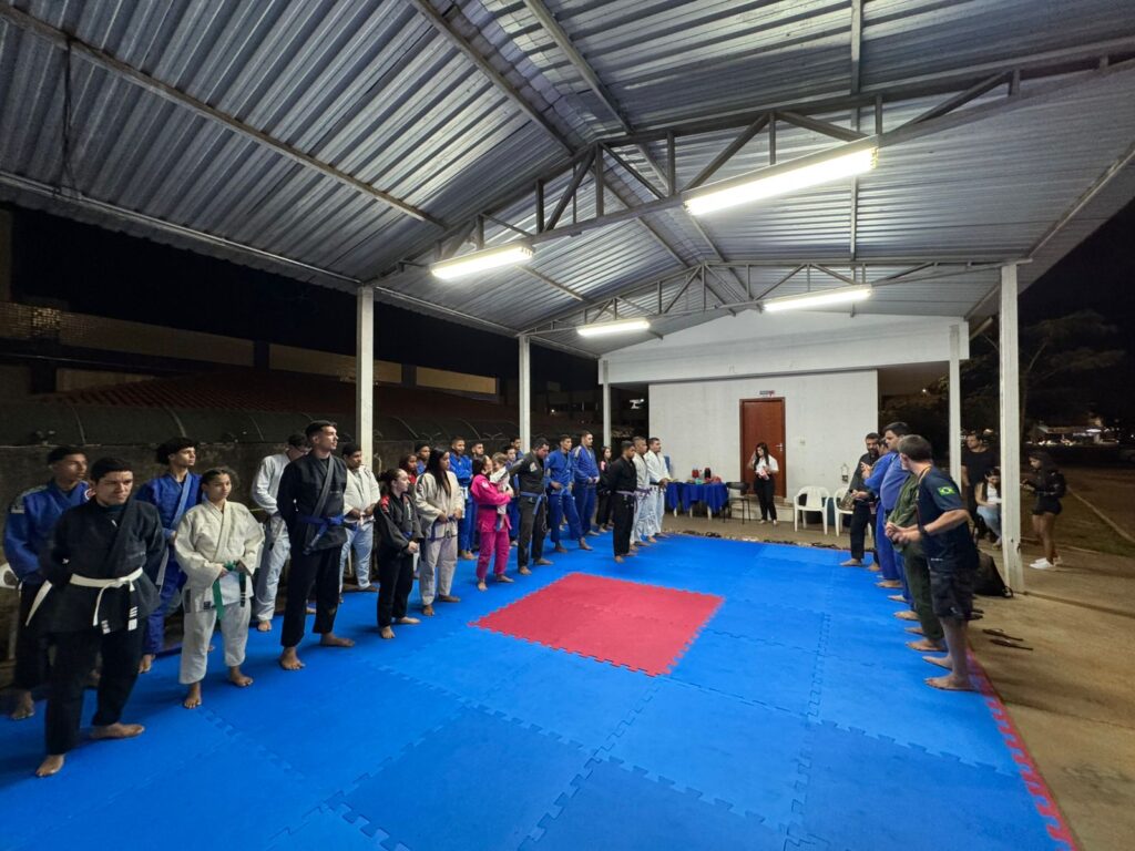 aulas de jiu jitsu e boxe para a comunidade 2