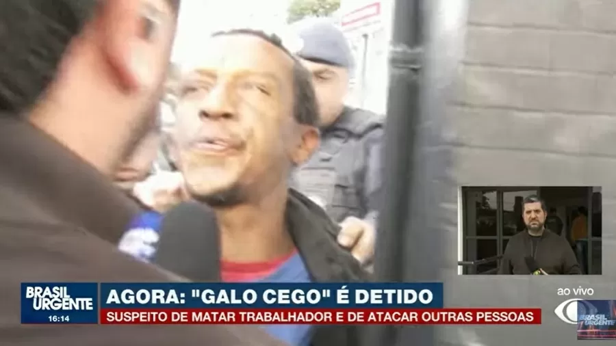 Jornalista Rafael Batalha foi agredido enquanto fazia perguntas a Michael Costa da Silva, conhecido como “Galo Cego”, detido por ataques violentos na zona oeste