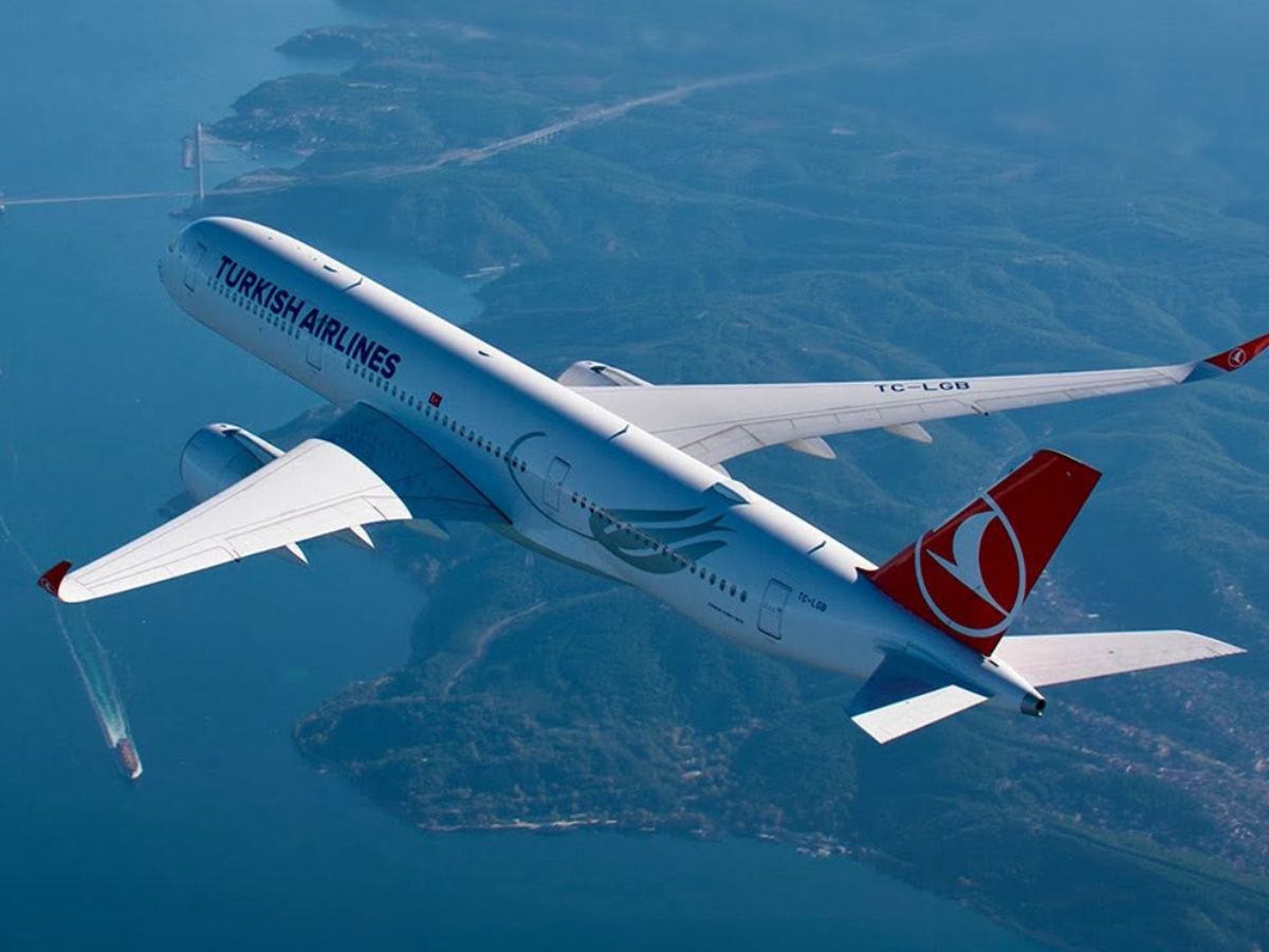 O homem teve uma emergência médica durante o trajeto entre Istambul e a Califórnia, mas autoridades agora não sabem onde está o corpo