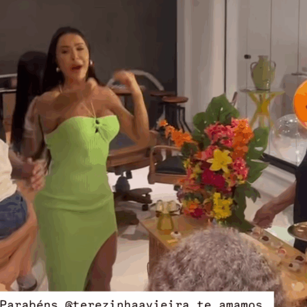 Mesmo após separação, musa fitness mantém laços com a mãe do cantor e organiza festa emocionante