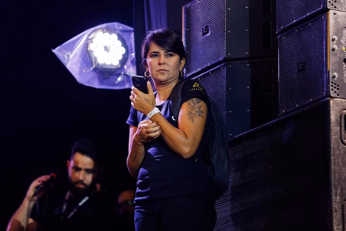 Conhecida nos bastidores como a fada do marketing baiano, Dayana voltava de uma agenda com o cantor Pablo quando sua luz se apagou de forma trágica na estrada.