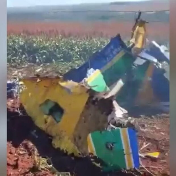 avião da esquadrilha da fumaça cai