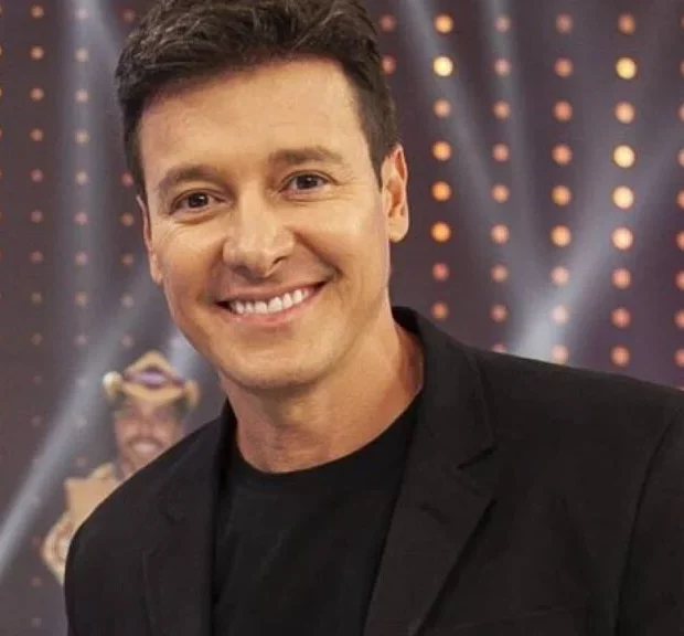 Após sair da Record, apresentador é cotado para voltar à TV justamente onde tudo começou, e com passinhos coreografados!