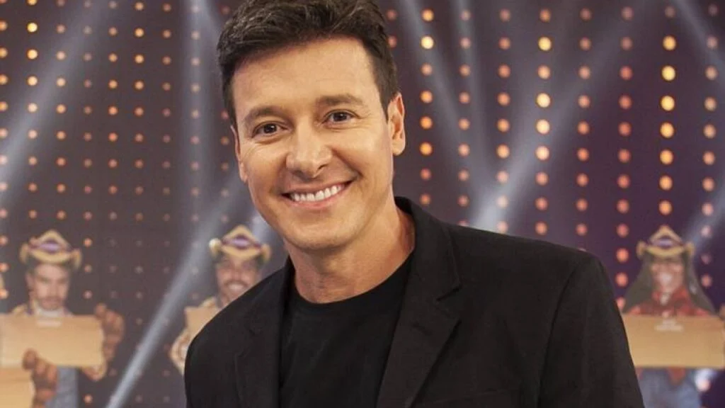 Após sair da Record, apresentador é cotado para voltar à TV justamente onde tudo começou, e com passinhos coreografados!
