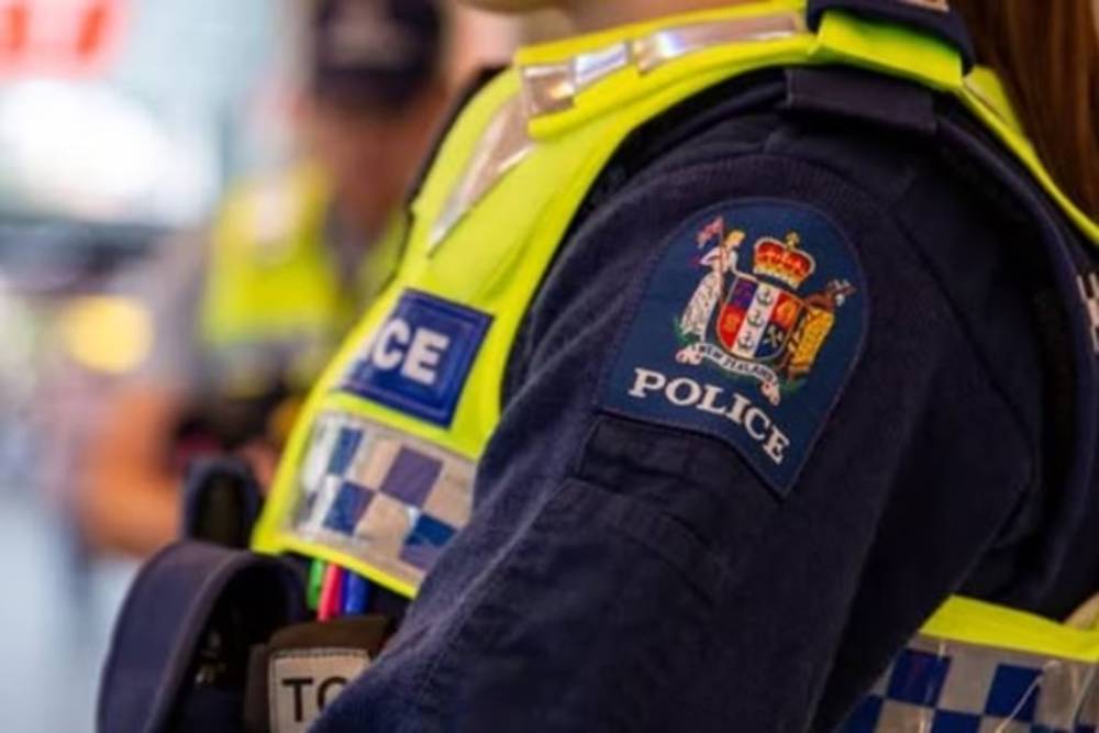 mulher é presa após criança ser encontrada viva em mala