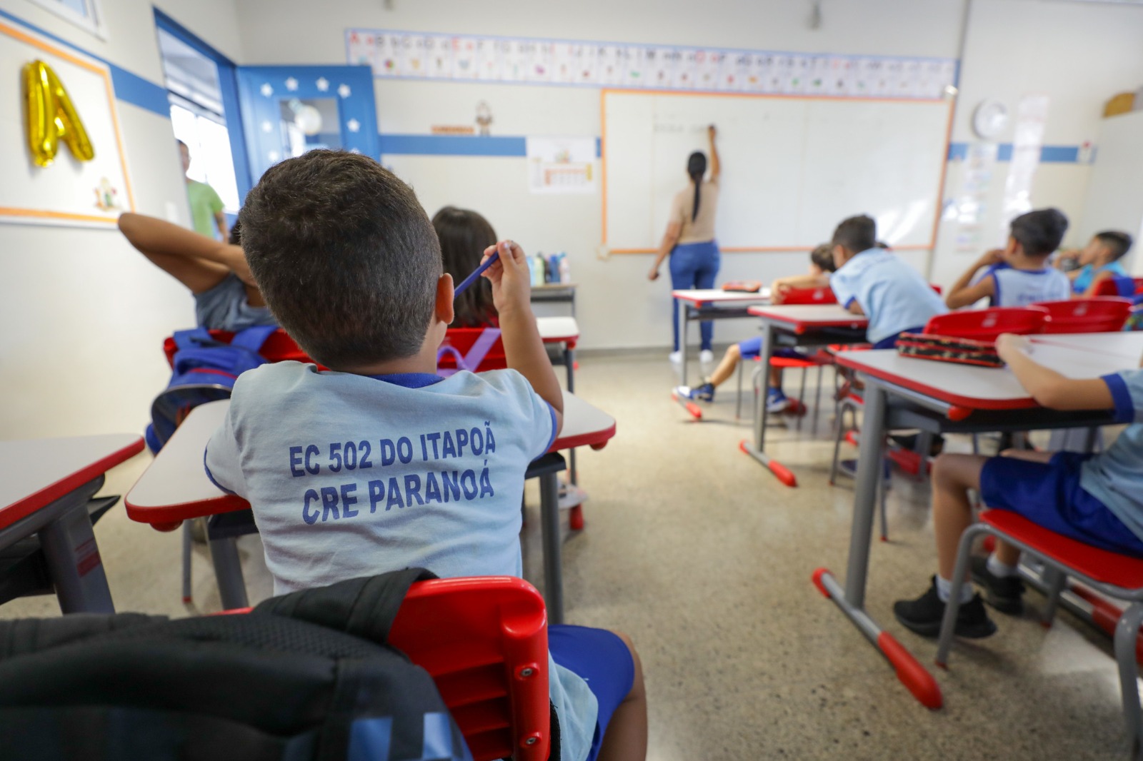 com acertos sobre o fim da greve, aulas da rede pública são retomadas normalmente foto tony oliveira agência brasília