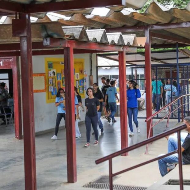 escola publica2 (1) (1)