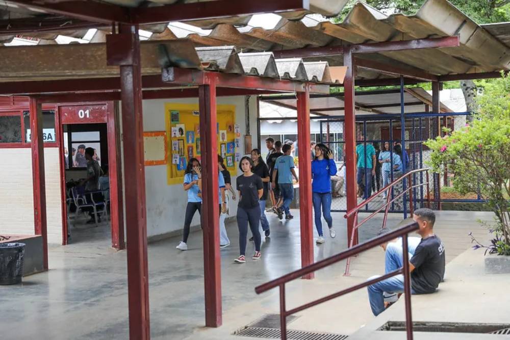 escola publica2 (1) (1)