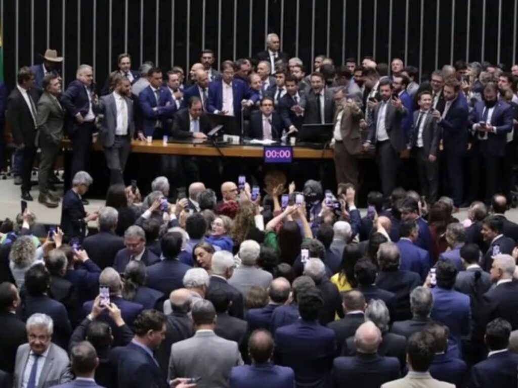 deputados da oposicao protestam na camara apos prisao de bolsonaro credito bruno spada