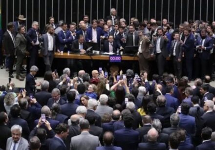 deputados da oposicao protestam na camara apos prisao de bolsonaro credito bruno spada