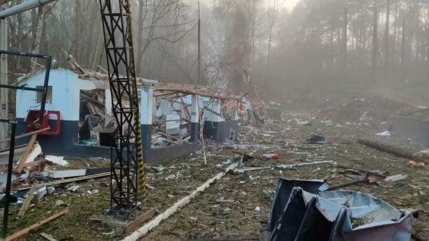 Tragédia na madrugada: forte detonação destrói área industrial, assusta moradores e mobiliza equipes em busca de sobreviventes