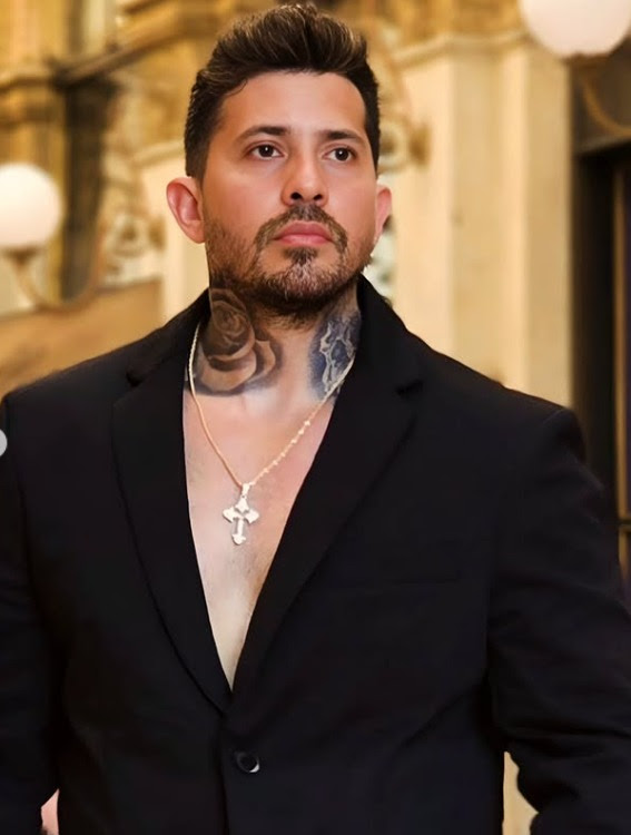 Influenciador, famoso por já ter simbolicamente nove esposas, dispara contra programa e alerta que confinamento distorce relações éticas