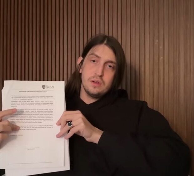 No meio de uma guerra digital com milhões de views, o youtuber decide enfrentar os detratores com processos, doações obrigatórias e uma dose de caridade