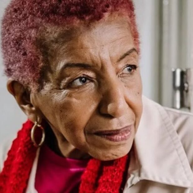 Aos 80 anos, a cantora e deputada estadual apresenta quadro estável, mas ainda sem previsão de alta.