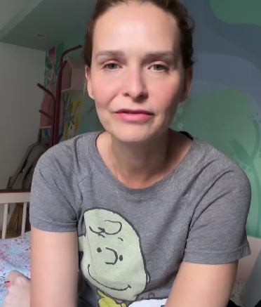 Aos 45 anos, atriz compartilha diagnóstico delicado, reforça importância dos cuidados com a pele e desmente boatos cruéis sobre sua saúde.