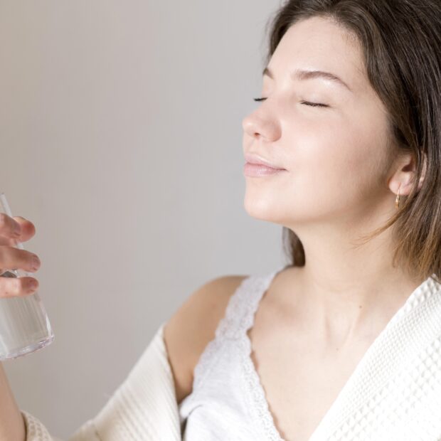 vista lateral compoem o spray de fixacao aplicado