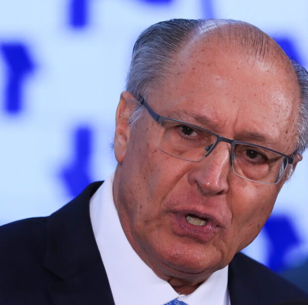 o vice presidente da república e ministro do desenvolvimento, indústria, comércio e serviços, geraldo alckmin