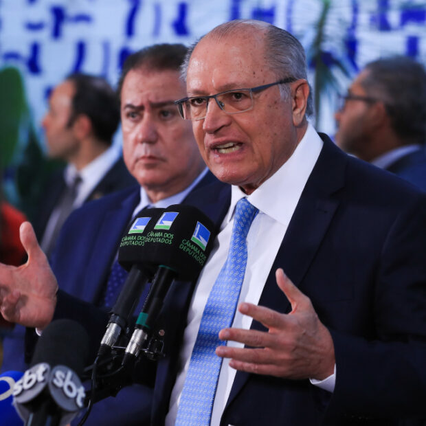 o vice presidente da república e ministro do desenvolvimento, indústria, comércio e serviços, geraldo alckmin (1)
