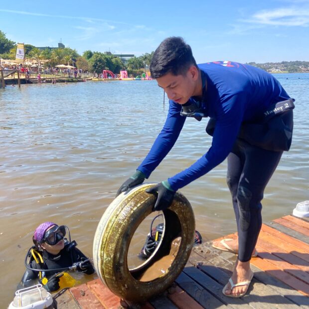quarta edição do clean up day na praia, uma ação de limpeza no lago paranoá créditos daniel xavier jornal de brasília (2)