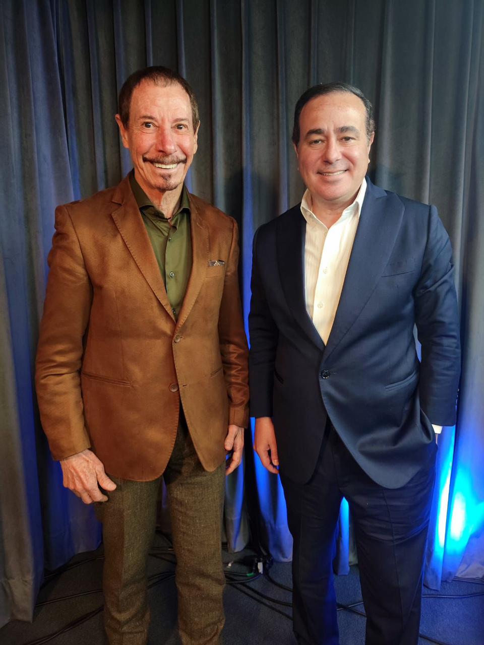 presidente do grupo jcr helicebras, sr. joão carolino e o empresário e apresentador do podcast bqdc, sandro augusto