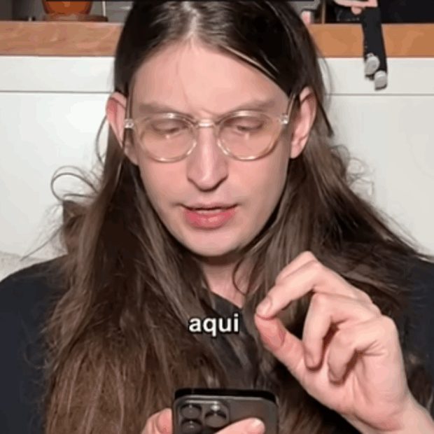 Youtuber revela que banca carro blindado e segurança privada para se proteger de supostos pedófilos revoltados com suas denúncias.