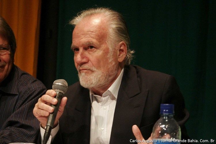 Fundador da Carta Capital, Mino também esteve à frente da criação de Quatro Rodas, Veja e IstoÉ, marcando a história da imprensa no país.