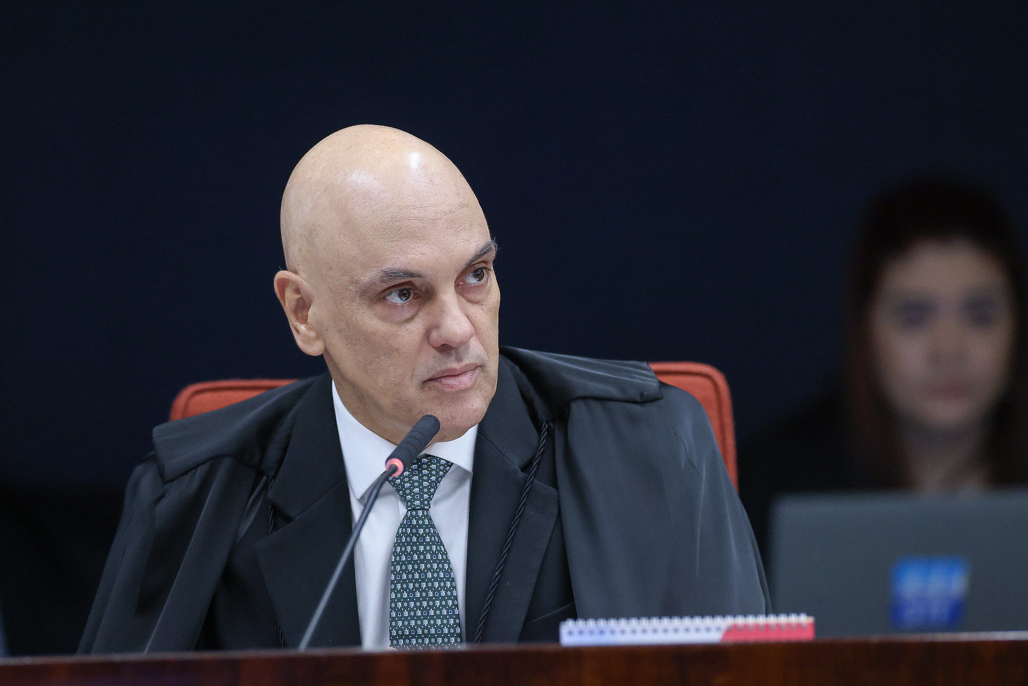 Moraes reconhece erro judicial e concede liberdade provisória a réu do 8/1