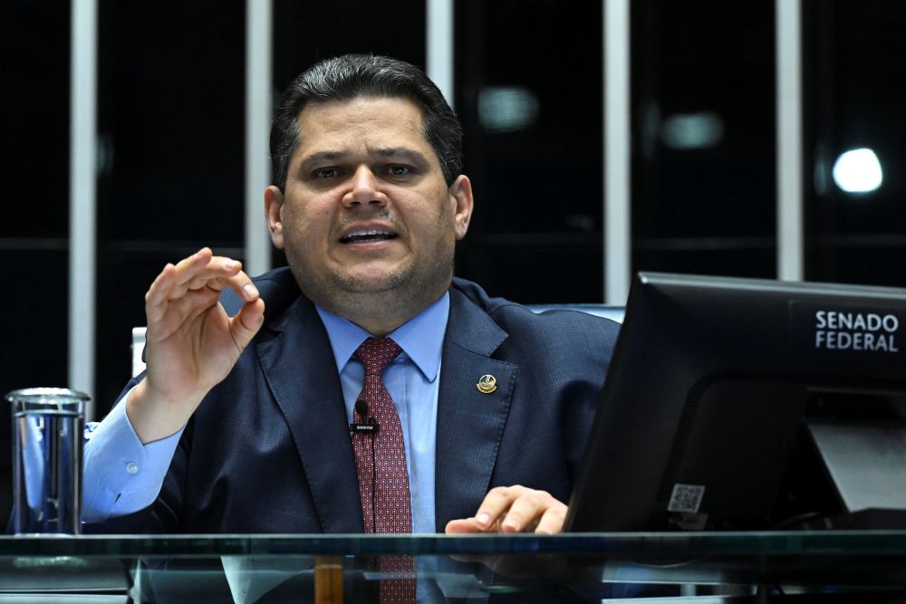 Governo avança com licenciamento especial após Alcolumbre articular derrubada de vetos de Lula