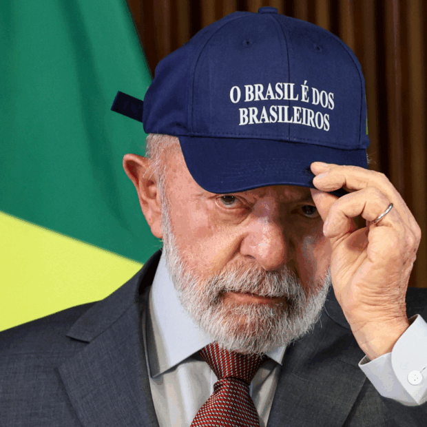 lula apresenta novo slogan do governo em reuniao com ministros
