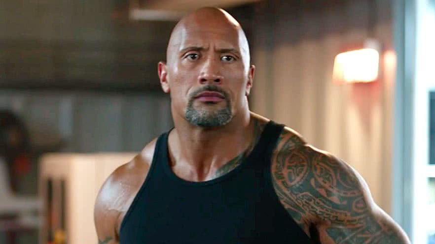 dwayne johnson como luke hobbs em velozes e furiosos foto divulgacao widelg