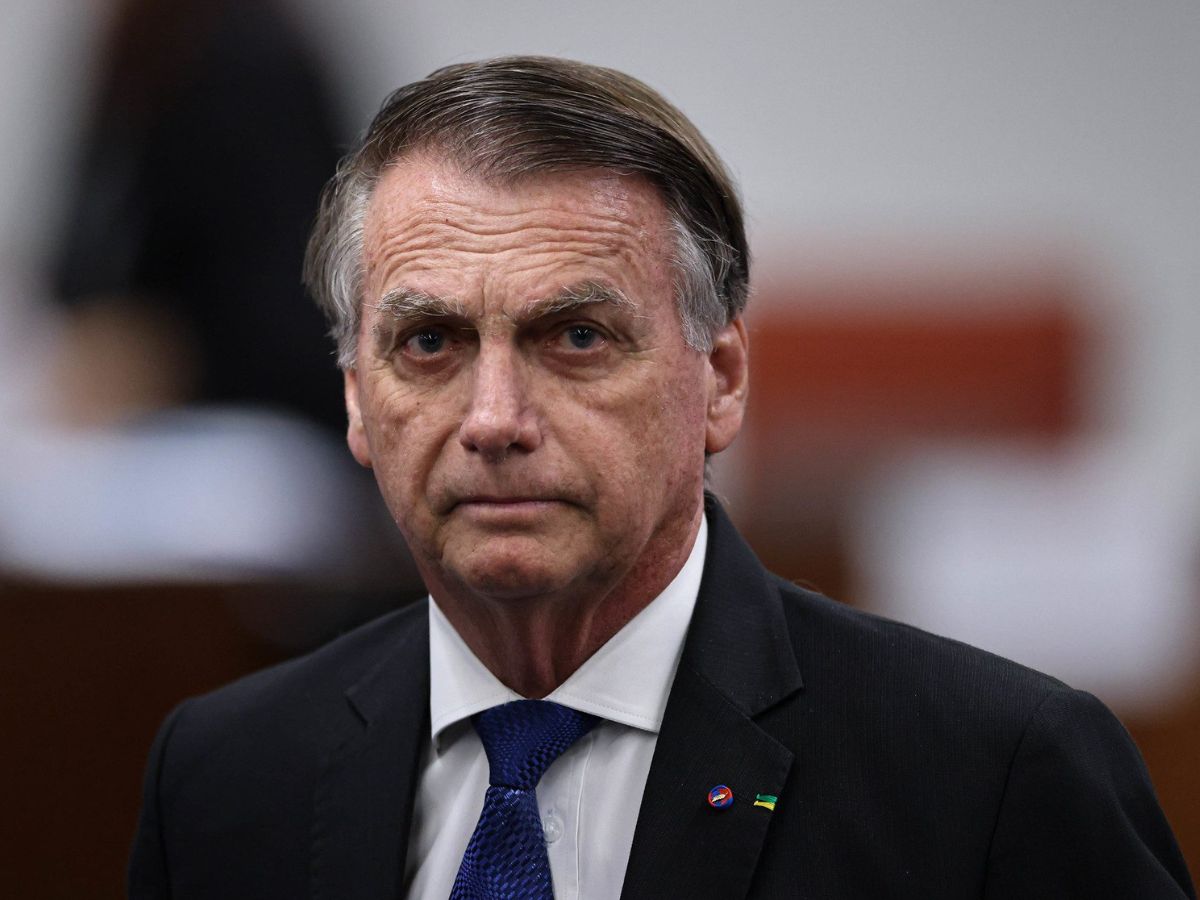 Ex-presidente foi condenado a 27 anos de prisão pelo STF, mas ainda não deve ser levado imediatamente para um presídio.