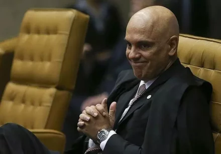 Enquanto o ex-presidente tenta se fazer de vítima, Alexandre de Moraes aplica lei, classe e aquela ironia que só ele sabe!