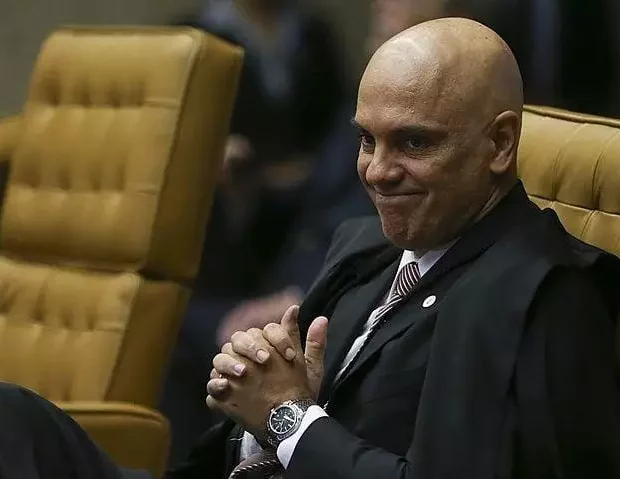 Enquanto o ex-presidente tenta se fazer de vítima, Alexandre de Moraes aplica lei, classe e aquela ironia que só ele sabe!