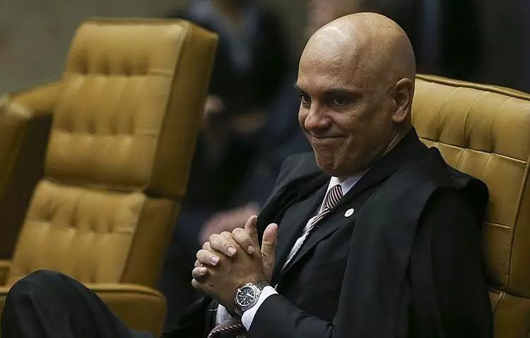 Enquanto o ex-presidente tenta se fazer de vítima, Alexandre de Moraes aplica lei, classe e aquela ironia que só ele sabe!