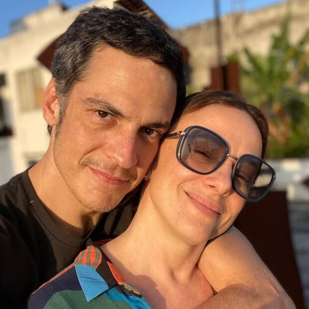 Casal famoso deixa fãs chocados com comunicado emocionante nas redes sociais