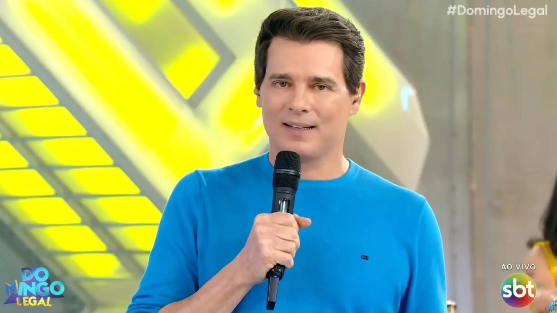 Apresentador desabafou sobre o peso de comandar sete horas seguidas de Domingo Legal e revelou estar na expectativa de mais investimentos da emissora.