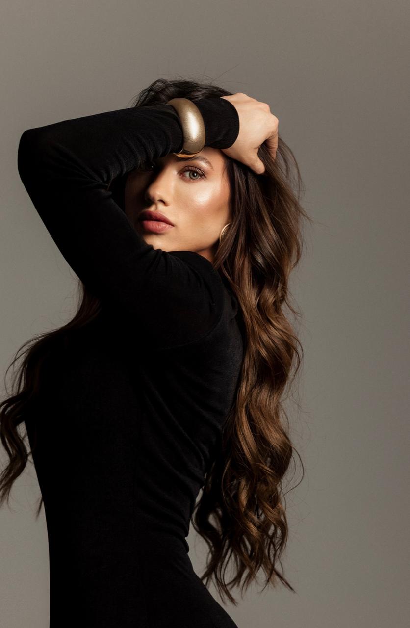 Karol Barros destaca em entrevista sua trajetória pessoal e profissional e como hoje atua influenciando outras mulheres a conhecerem seu próprio valor