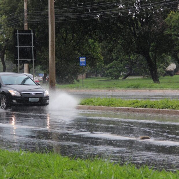 Chegada das chuvas no DF exige mais cuidado no trânsito; veja recomendações  | Jornal de Brasília